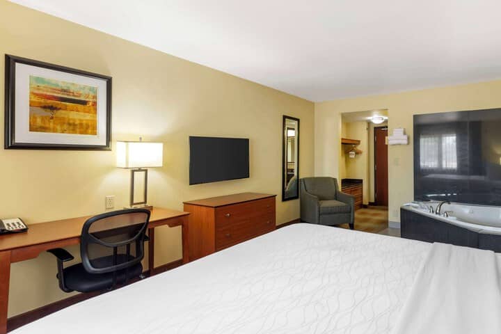 Room 13 of 34