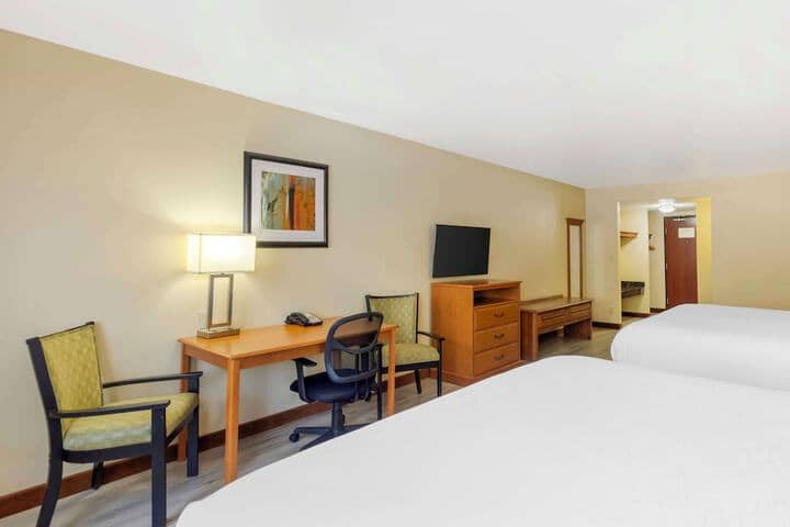 Room 17 of 34