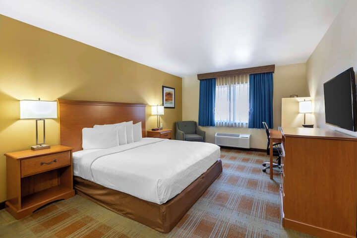 Room 8 of 34