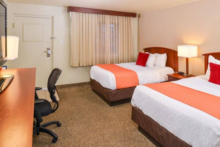 Room 6 of 35